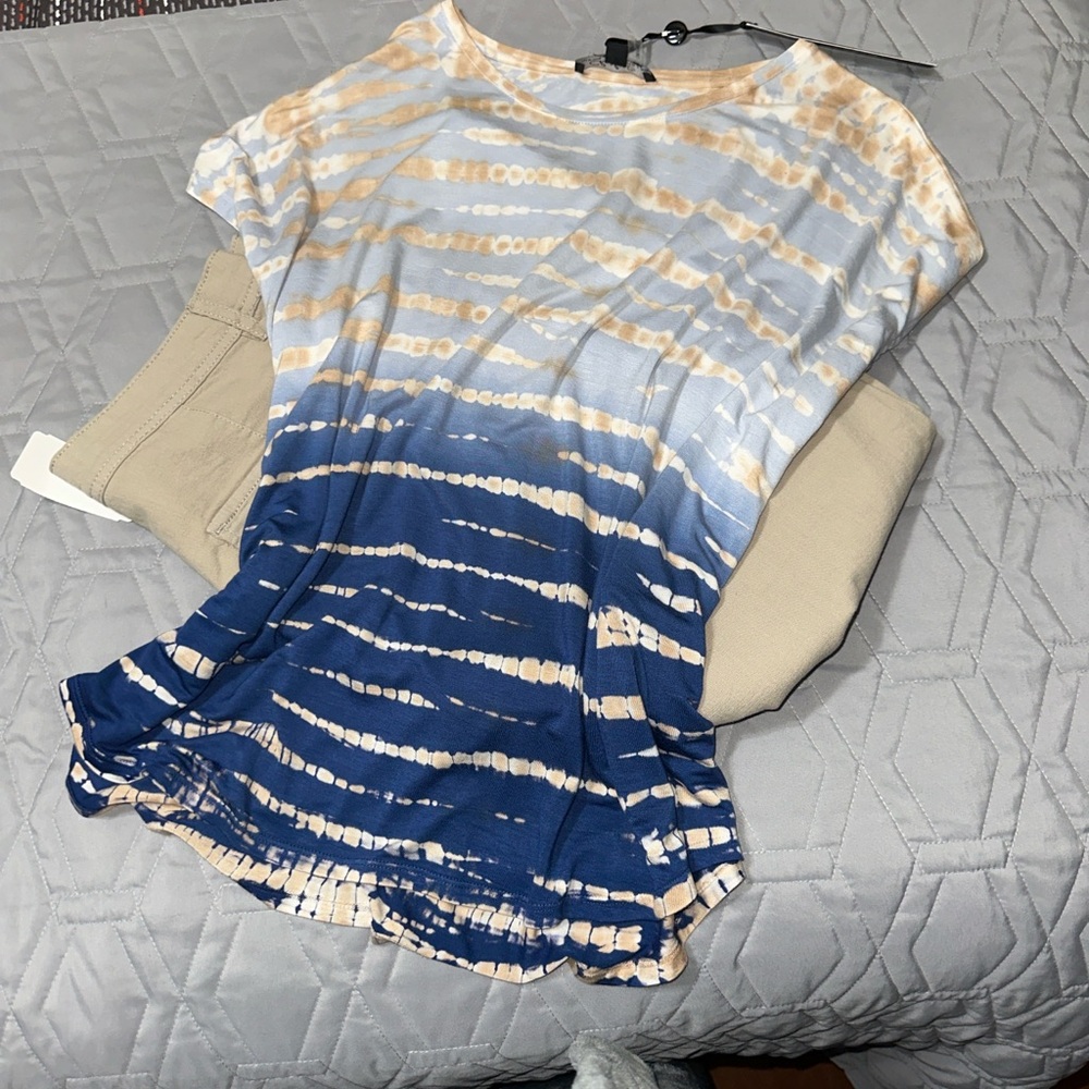 Sz L 🇨🇦⭐️NWT Charlie B Ocean Azul Tie Dye Short Sleeve Top